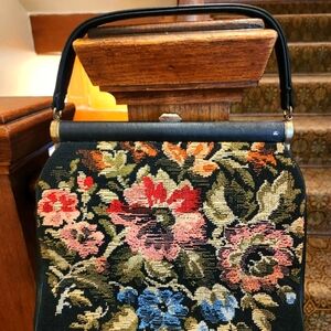 Vintage Embroidered Needlepoint Flower Purse